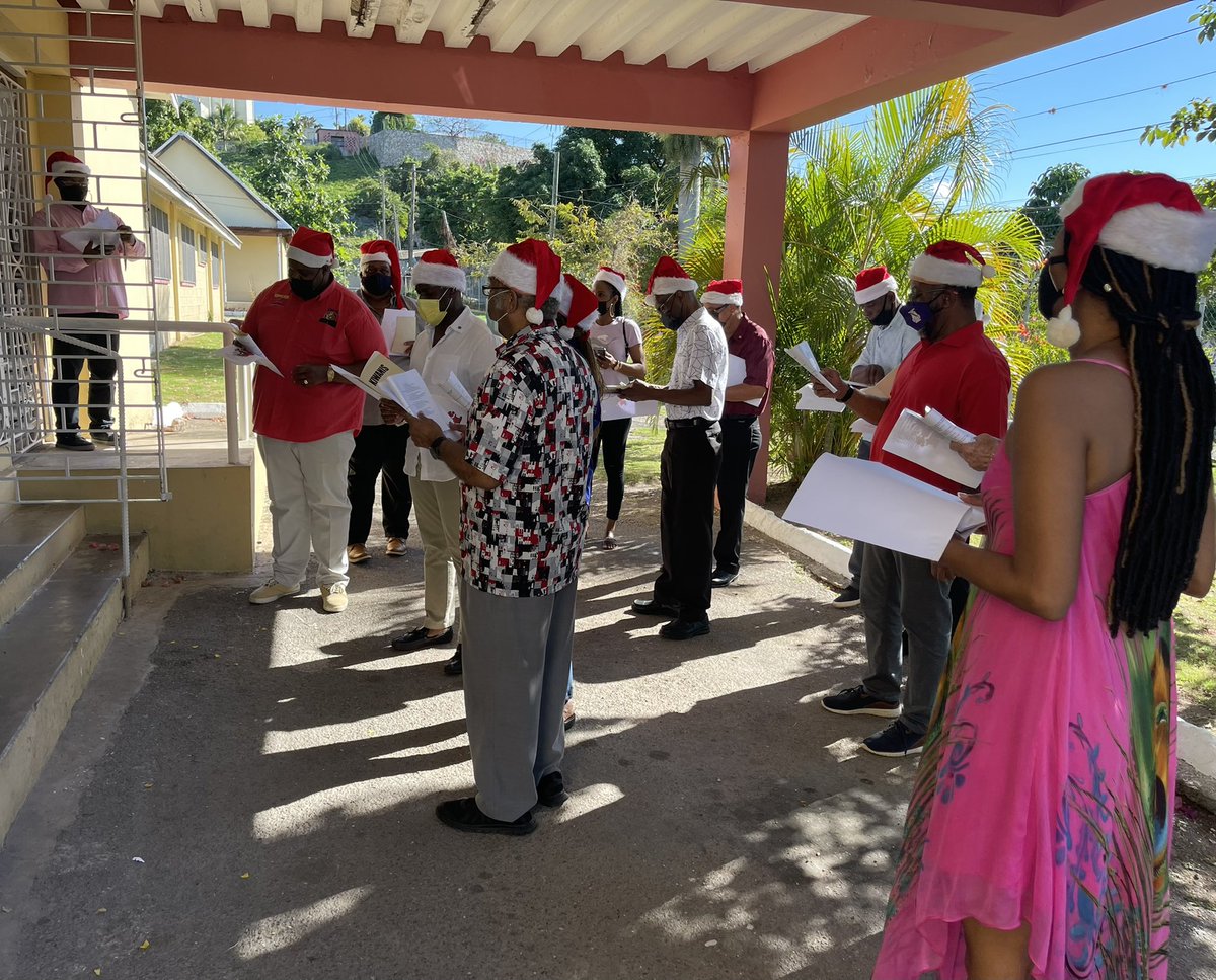 iampaulpeart's tweet photo. My love Kiwanis… I was delighted to participate in the Kiw. Club of Kingston’s signature project at Ozanam Home for the Aged on Christmas morning. A project for the past 40 years and still continues.
#ChristmasCarol
#SignatureProject
#Kiwanis https://t.co/DErFJFw9yt