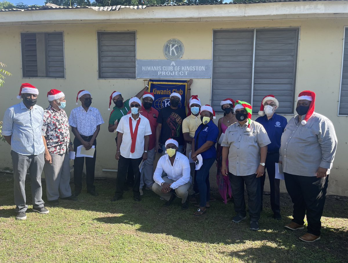 iampaulpeart's tweet photo. My love Kiwanis… I was delighted to participate in the Kiw. Club of Kingston’s signature project at Ozanam Home for the Aged on Christmas morning. A project for the past 40 years and still continues.
#ChristmasCarol
#SignatureProject
#Kiwanis https://t.co/DErFJFw9yt
