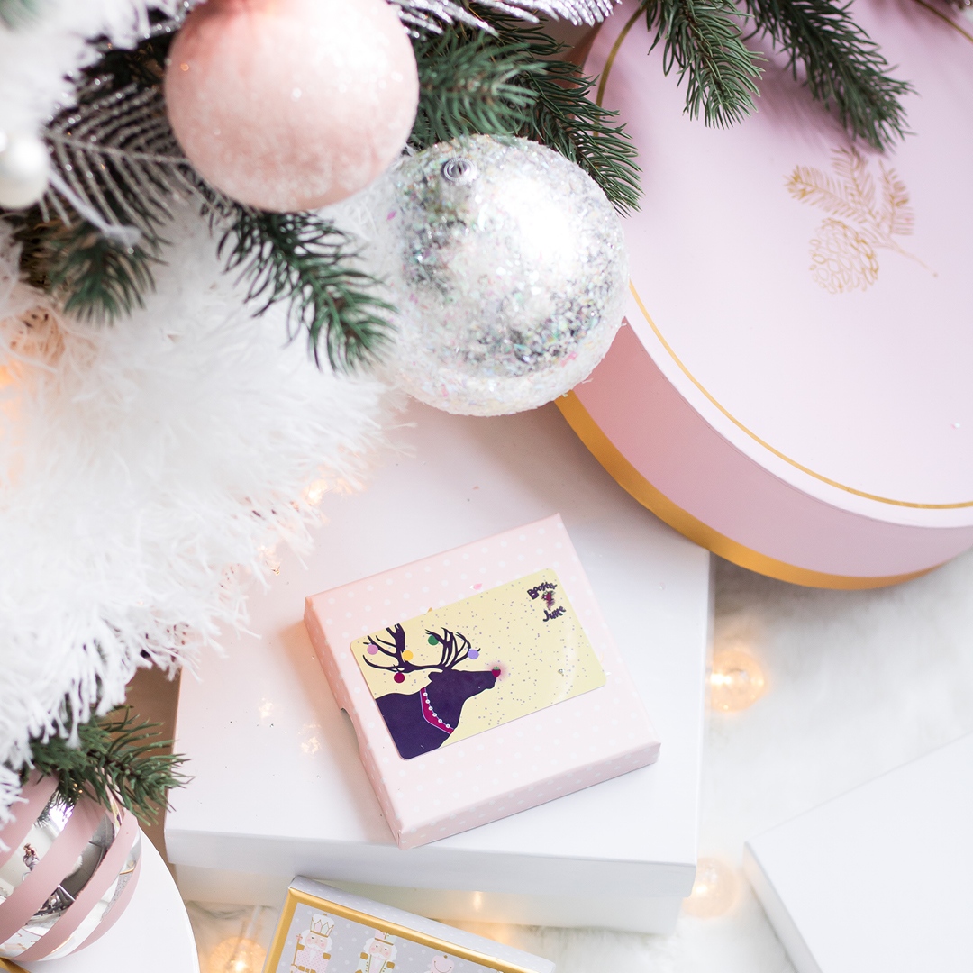 boosterjuice's tweet photo. We hope that you got what you wanted this year, but if you didn't, there are 2 more days of Booster Juice's HOLIDAY GIFT CARD GIVEAWAY! 🎁
To Enter:
Follow @boosterjuice
Retweet our post before Dec. 26th
Like the post
Our 5 lucky winners will be announced on Dec. 27th
#Giveaway https://t.co/YE0iBsROd3