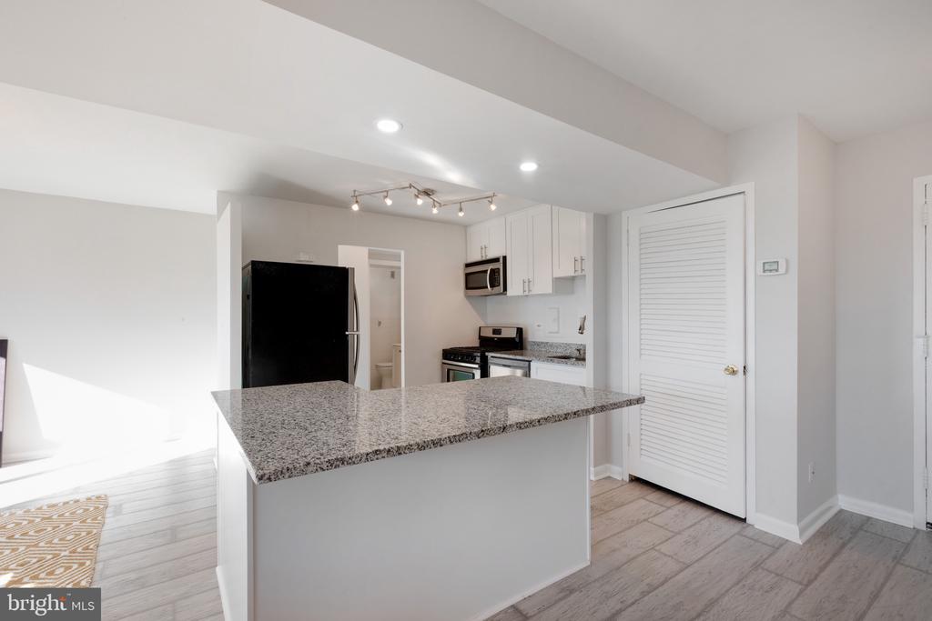 BarbWilley's tweet photo. It's deals like this that hardly ever stay on the market! #beautifulhome #homesweethome  https://t.co/dhGOkkg3OY  [For sale] https://t.co/98nNJJfWJ7