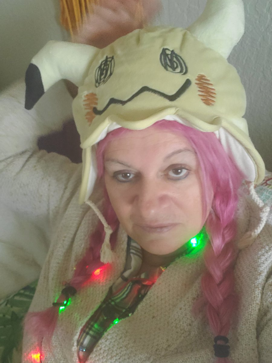 sunny_joni's tweet photo. 1st Christmas with just youngest son. Got to videochat with 2nd & 3rd sons while we exhanged Secret Santa gifts. Missing oldest who died last October. Thanking God for my blessings. #almostemptynest #merrychristmas #griefjourney #tiredsinglemama #blessed #lovemysons ❤💚❤💚 https://t.co/JAtxMZEhfY