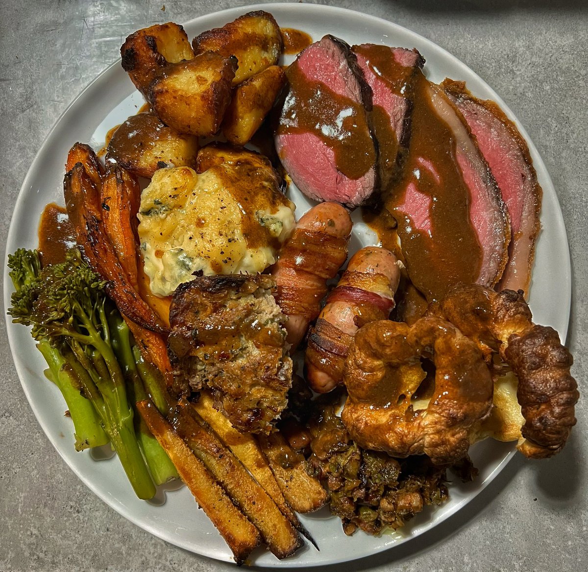 Christmas dinner. 

Bun turkey.

<a href="/alhan/">Alhan Gençay</a> what we saying this year.