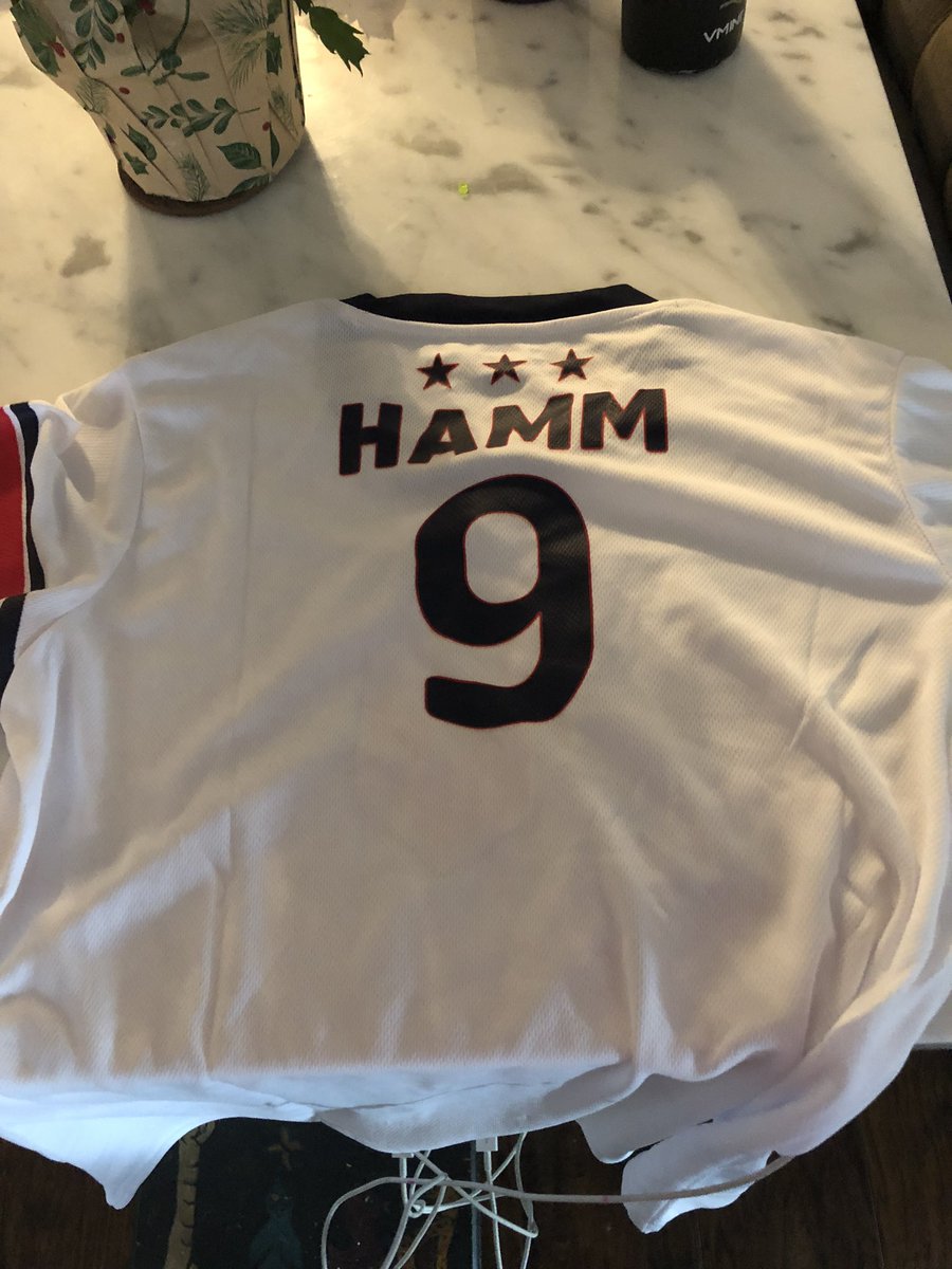 For Aubs…the one 🎄 gift we were pumped to get her. The “boys” at school wear ⚽️ jerseys with most of the notable names…we wanted to show her that there are great female athletes and role models exist <a href="/MiaHamm/">Mia Hamm</a> … 💥 Go rough them up Aubs 👊🏼