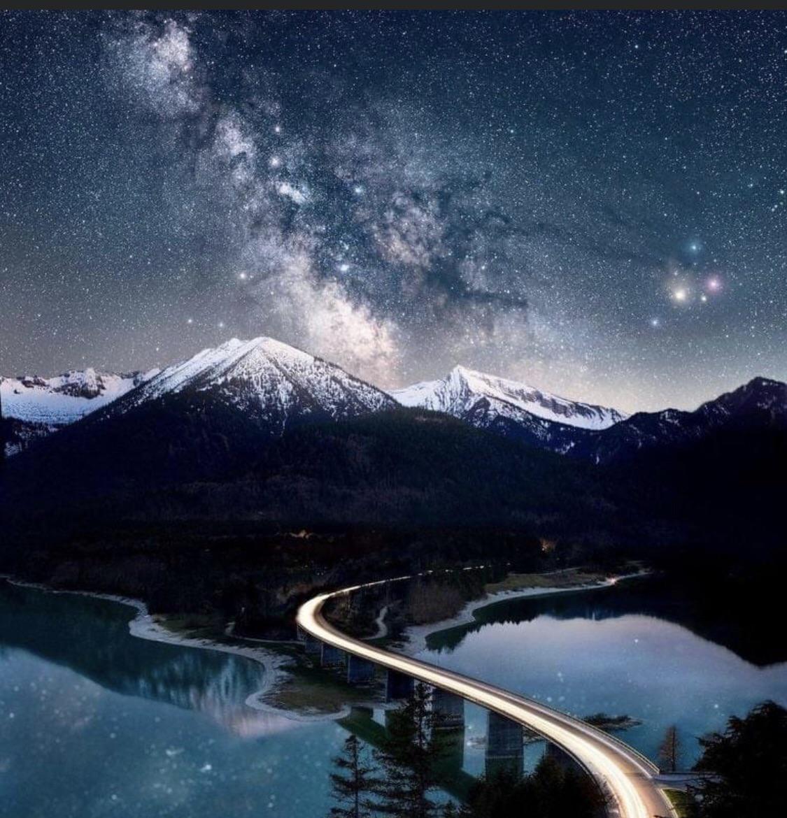 redditSpaceView's tweet photo. Milky Way over Bavaria, Germany photo cred  Marcel Strelow 🎄 Merry Christmas fellow space lovers 🎄🚀 https://t.co/qKgXegertU