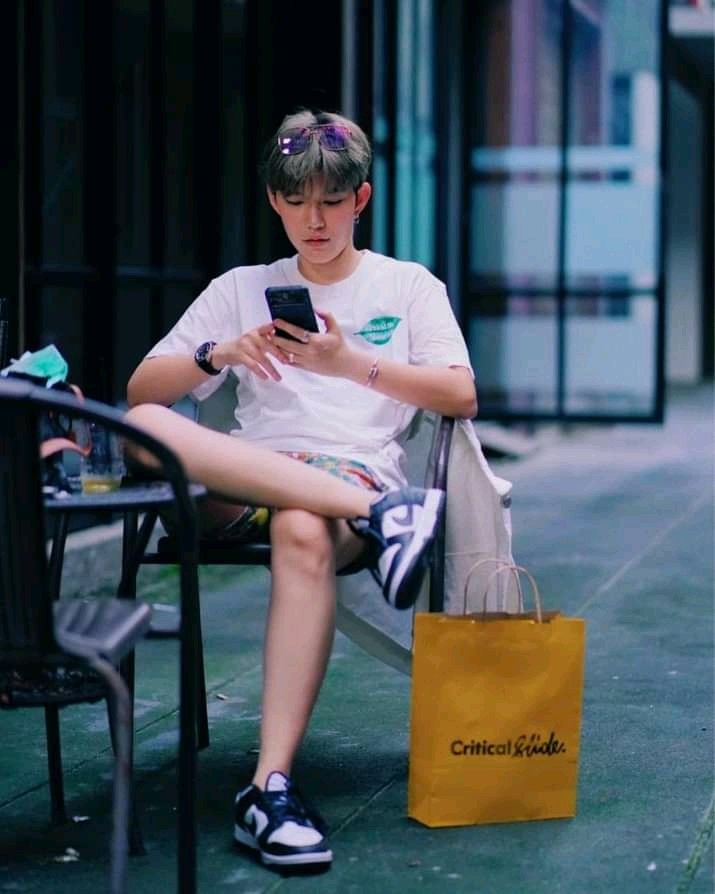 Cadence012518's tweet photo. Waiting?text?calling?😄😄😄geezzzz....🙄🙄🙄 https://t.co/N9VYYvqV4Y