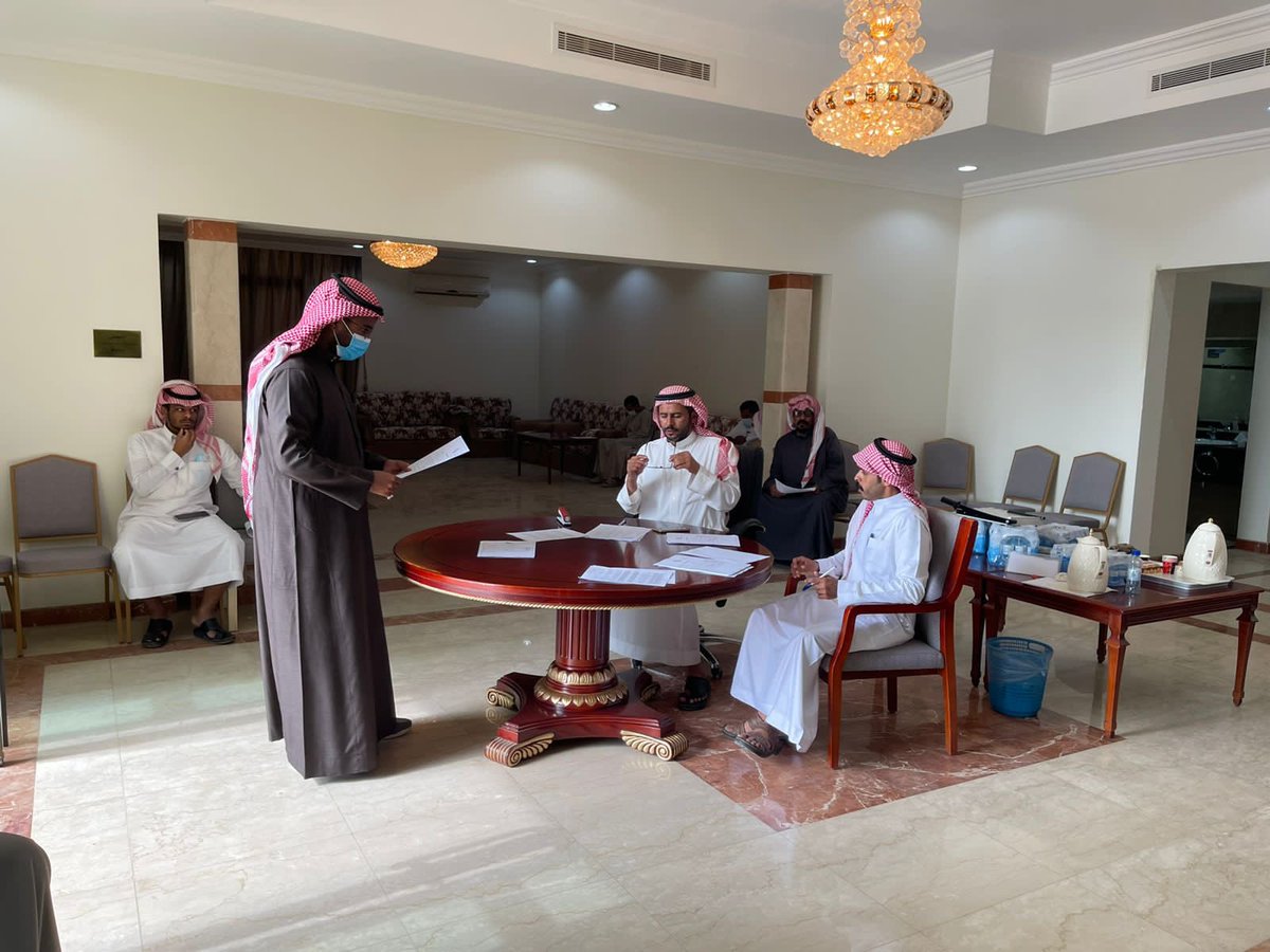 tourismhariq's tweet photo. بإشراف سعادة محافظ #محافظة_الحريق رئيس #لجنة_التنمية_السياحية_بمحافظة_الحريق المشرفةعلى تنظيم #مهرجان_الحمضيات_بالحريق6 تمت مساء هذااليوم السبت١٤٤٣/٥/٢١هـ سحب القرعة لأقسام الأسر المنتجة والعودوالبخور والفودترك والأخرى وسط تنظيم وجهودمميزة من قبل اللجنة وتنظيم أمني من شرطة الحريق https://t.co/WwrtkBzZfm