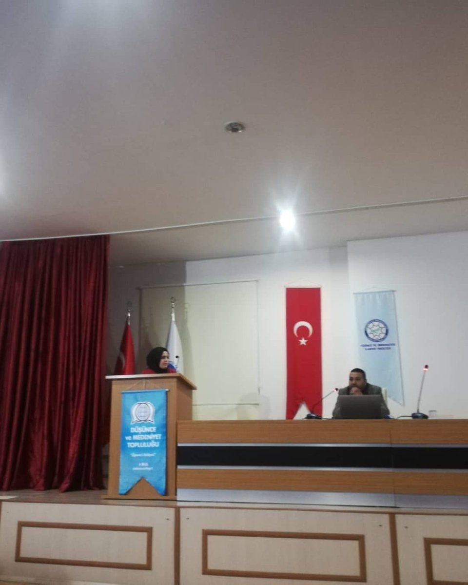 dusmedtop1's tweet photo. Yüzüncü Yıl Üniversitesi öğretim üyesi Dr.Muhyettin Özen'in sunduğu 'Din Eğitiminin Kimlik Gelişimine Etkisi' konulu konferansımızdan. 
Dr.Muhyettin Özen hocamıza ve katılan herkese teşekkür ederiz.😇 https://t.co/321yXXLI2s