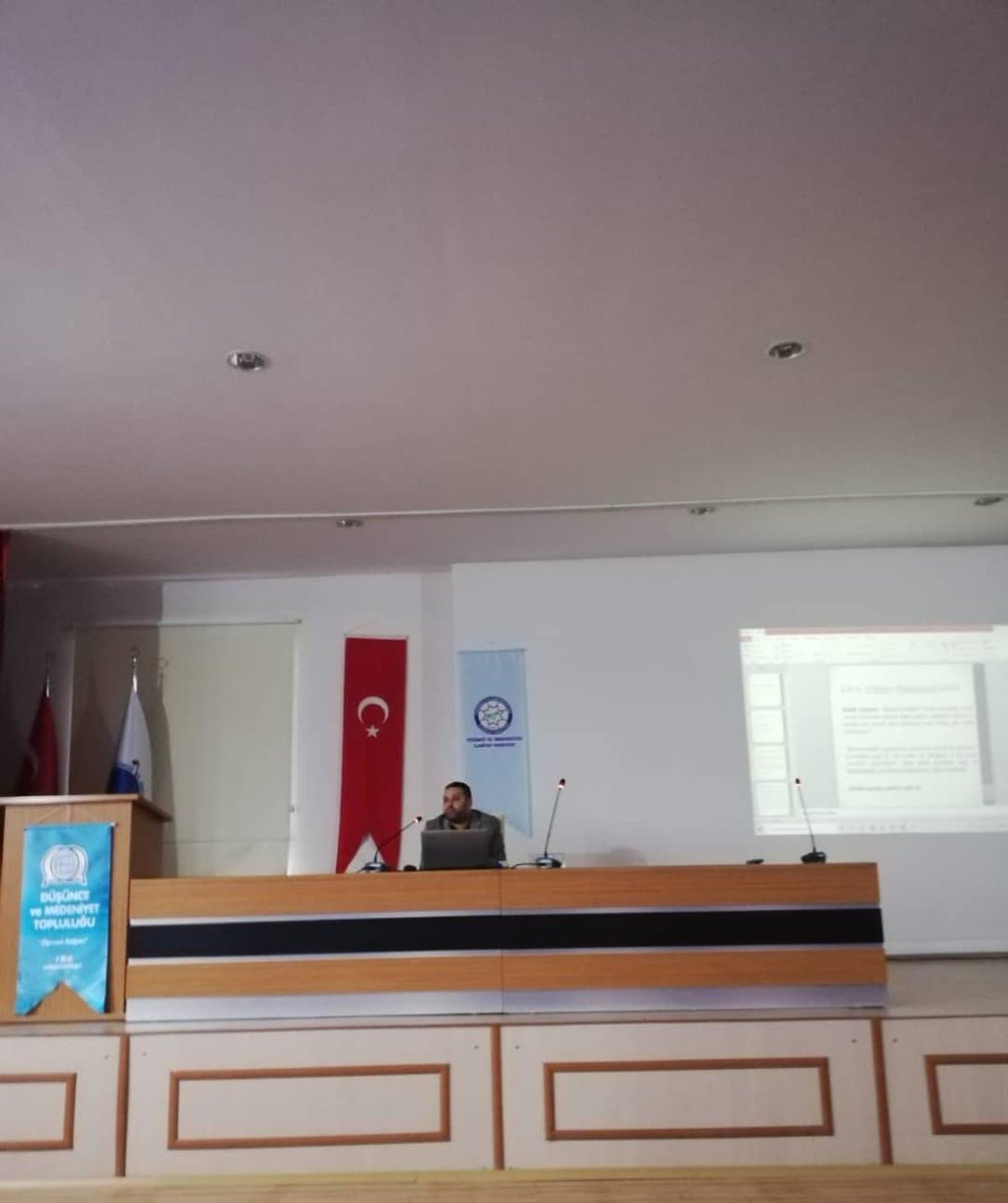 dusmedtop1's tweet photo. Yüzüncü Yıl Üniversitesi öğretim üyesi Dr.Muhyettin Özen'in sunduğu 'Din Eğitiminin Kimlik Gelişimine Etkisi' konulu konferansımızdan. 
Dr.Muhyettin Özen hocamıza ve katılan herkese teşekkür ederiz.😇 https://t.co/321yXXLI2s