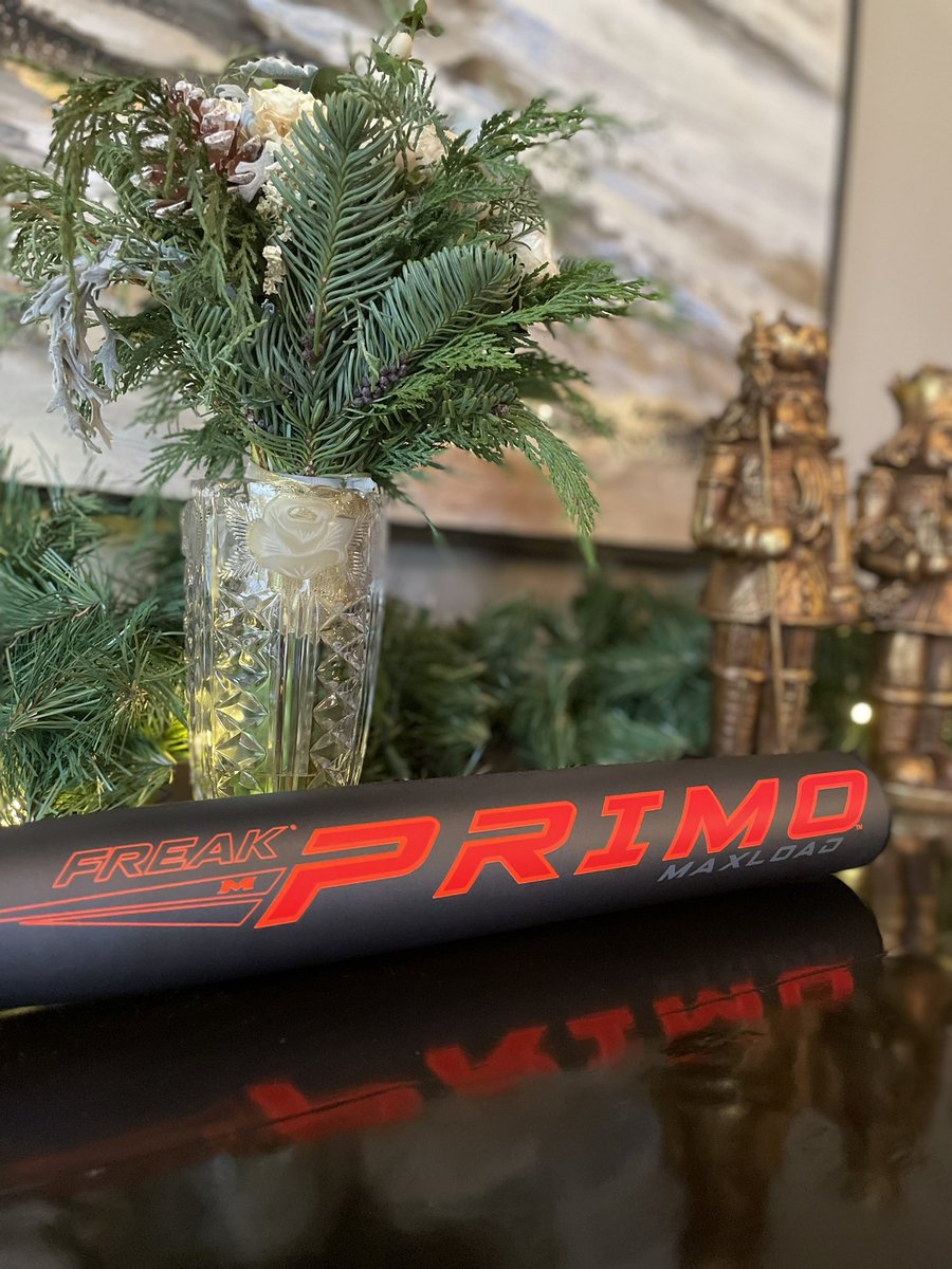 Lane19Guys's tweet photo. We would like to wish all of #BagNation a Merry Christmas! Joining the team is a new 14” Barrel Dong Smacker, Thank you Santa https://t.co/XbsBi69s3e