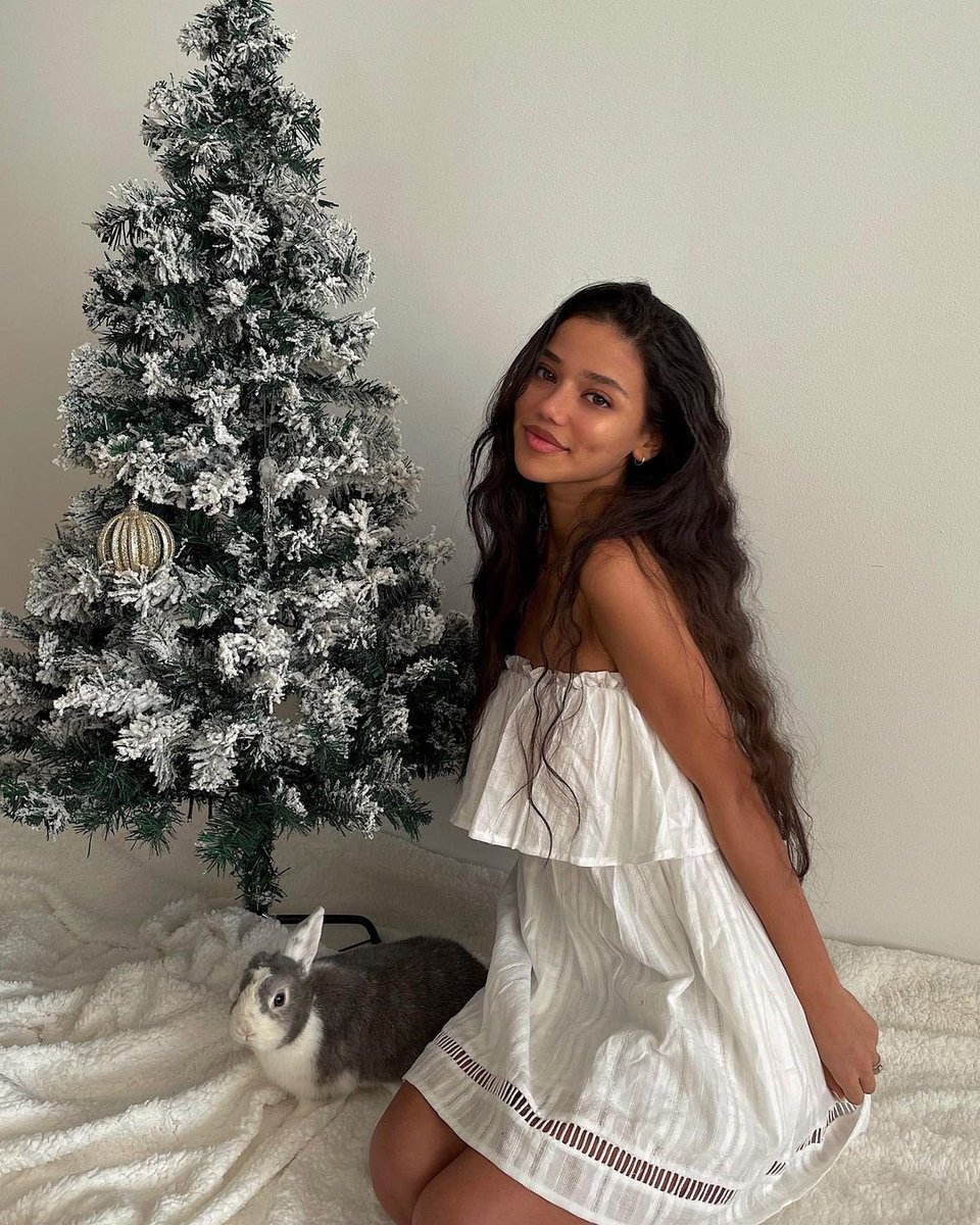 DeliaJones_PL's tweet photo. merry xmas 🎄🐰 https://t.co/zH6TJN3AAr