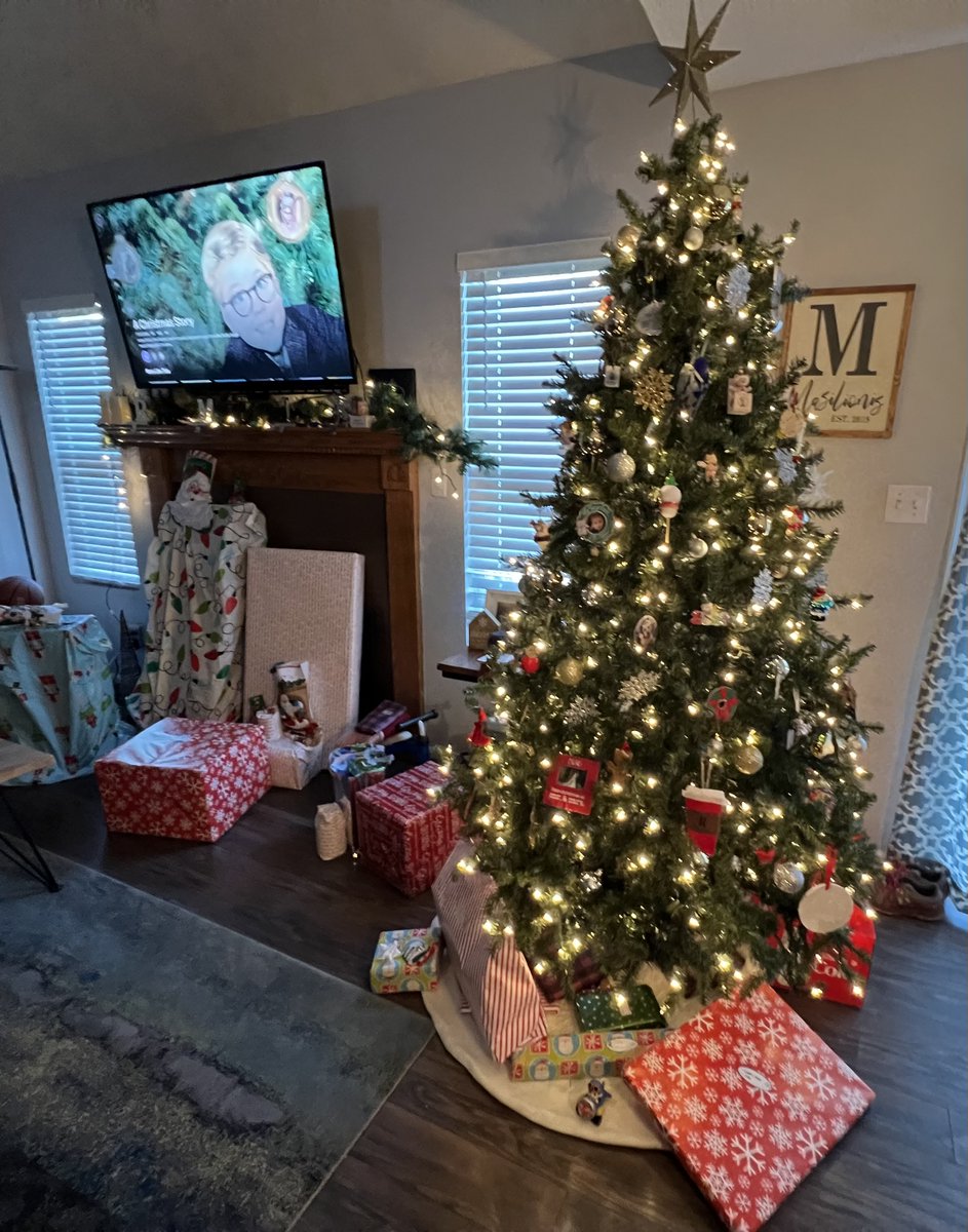 rmasilionis's tweet photo. Merry Christmas! https://t.co/6k2V9hNHo6