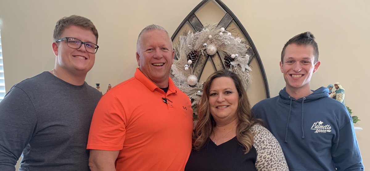 actbkt's tweet image. Merry Christmas 🎁🎄 from our family to yours. @AtayAmy @Josh_Taylor74