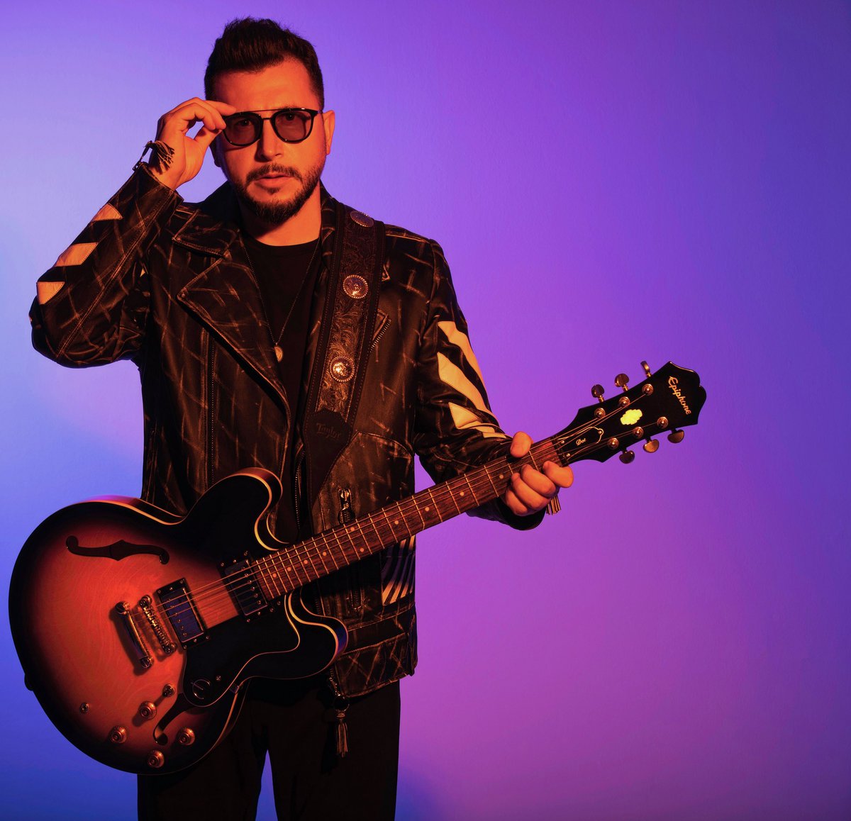 leventdorter's tweet photo. Fotoğraf @metinkuscu 
Makyaj : @yigitizgii 
Prodüksiyon: @acansev 
Gitar : @doremusic 
Gözlük : @laraoptikstore 
Aksesuar: @atolyewolf 
Styling : ✋🏻 https://t.co/Xj2SSCAvkZ