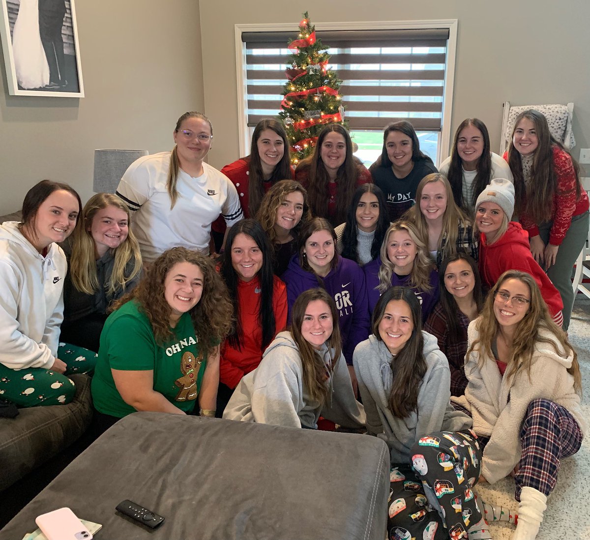 “For unto you is born this day in the city of David a savior, which is Christ the Lord.” Luke 2:11🎄

Merry Christmas from Taylor University Softball!🎁