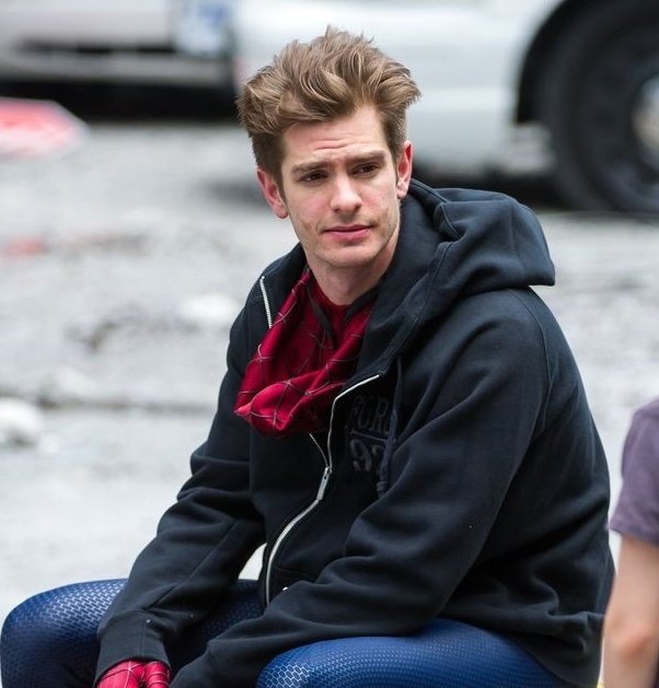 spideygifs's tweet image. Andrew Garfield wearing sweatpants and hoodies over his Spider-Man suit will forever be a look