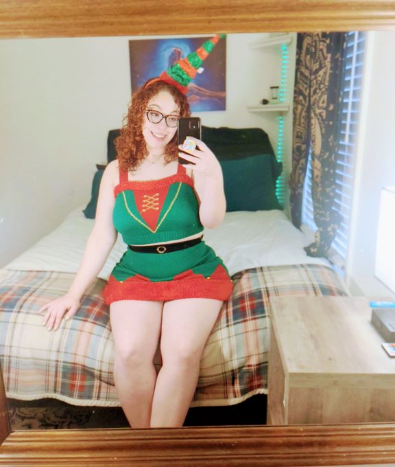 Merry Christmas from Santa's slutty helper ! Xoxo 💚🎄🤭 https://t.co/iHmkt3aNWM