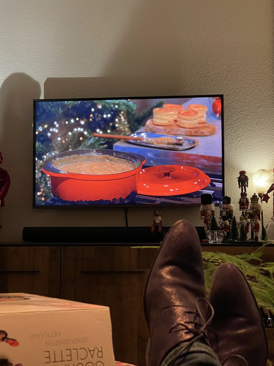 Mijn leven is compleet. Haardvuurtje of ragout op tv.