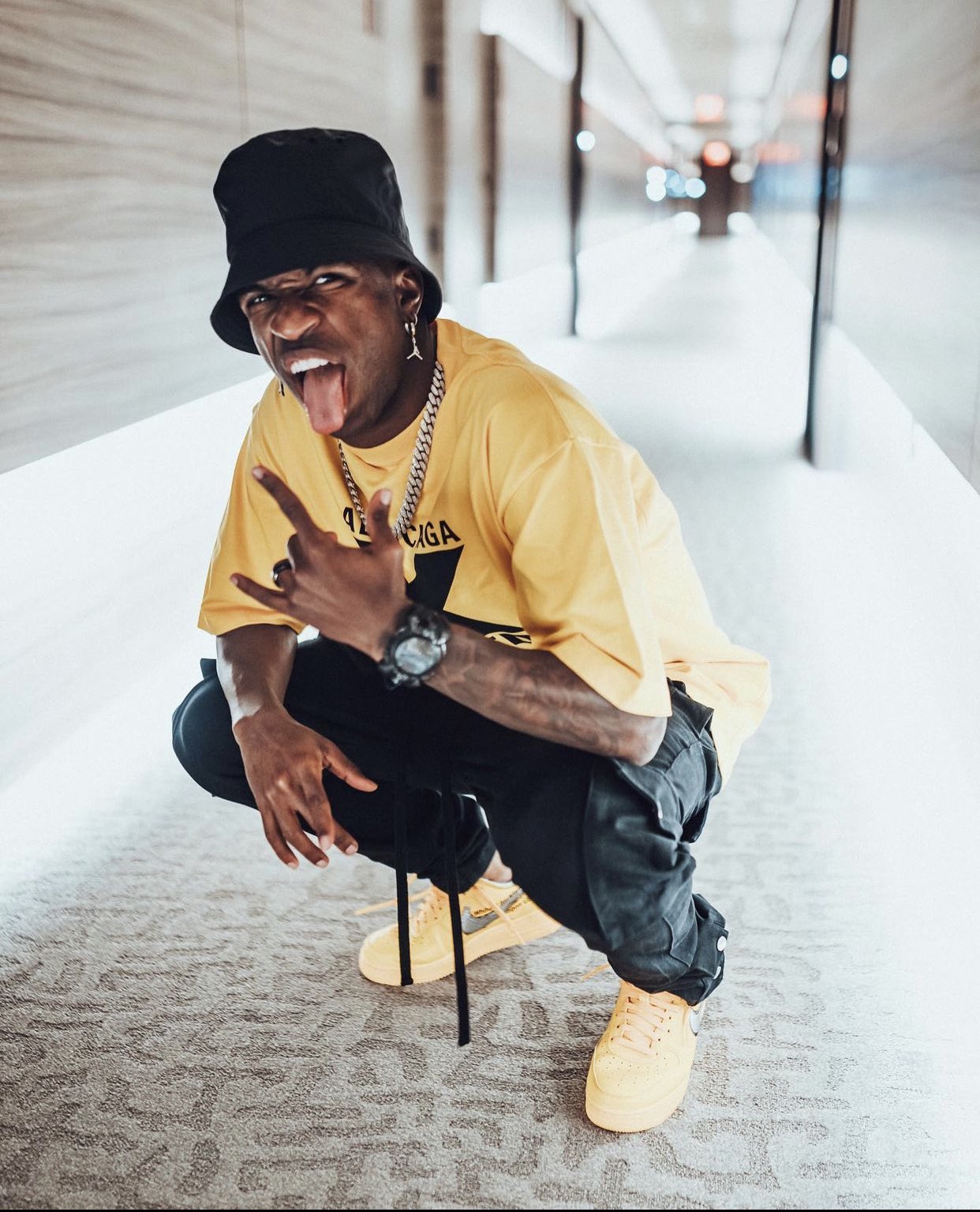 Vinicius Jr FR on Twitter: "Black &amp; Yellow ️🟡 — #Miami #Vinicius #holidays #MerryChristmas https://t.co/hQKgz9wZTZ" / X