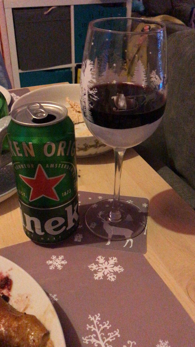 BenfieldTim's tweet photo. Cheers! Merry Christmas 🎄🍺🍺🍺#shanton https://t.co/M5X4VAp1R0