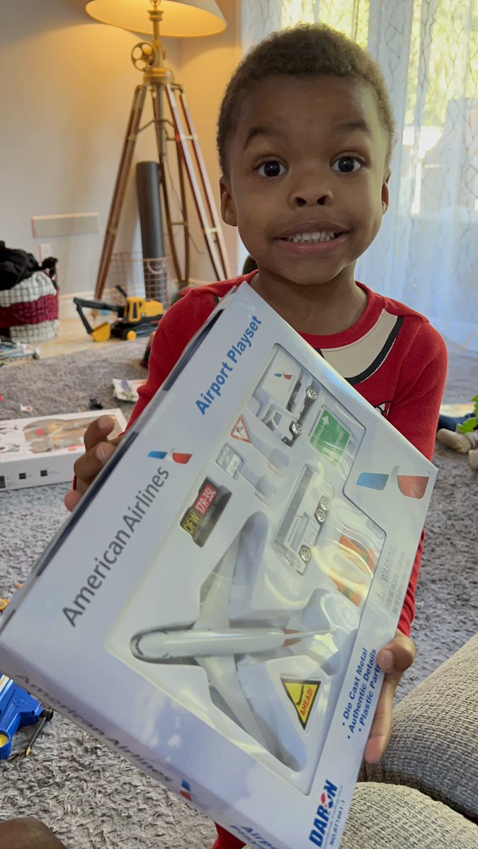 keithharrisexp's tweet photo. @AmericanAir your biggest fan and future pilot Kaleb!! He loves flying American Airlines and loves the planes!!!! LAX to ORD #thekeithharrisexperience #MerryChristmas https://t.co/iuc2o5g18J