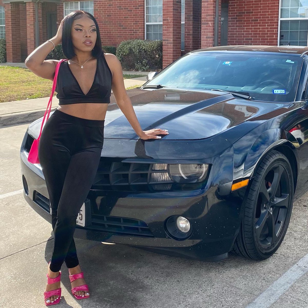 promisebaby's tweet photo. Big 21 &amp; DEGREED, it feels good to be ME 💕 
#HappyBdaytoMuva💗 https://t.co/K1pvTEWMz9