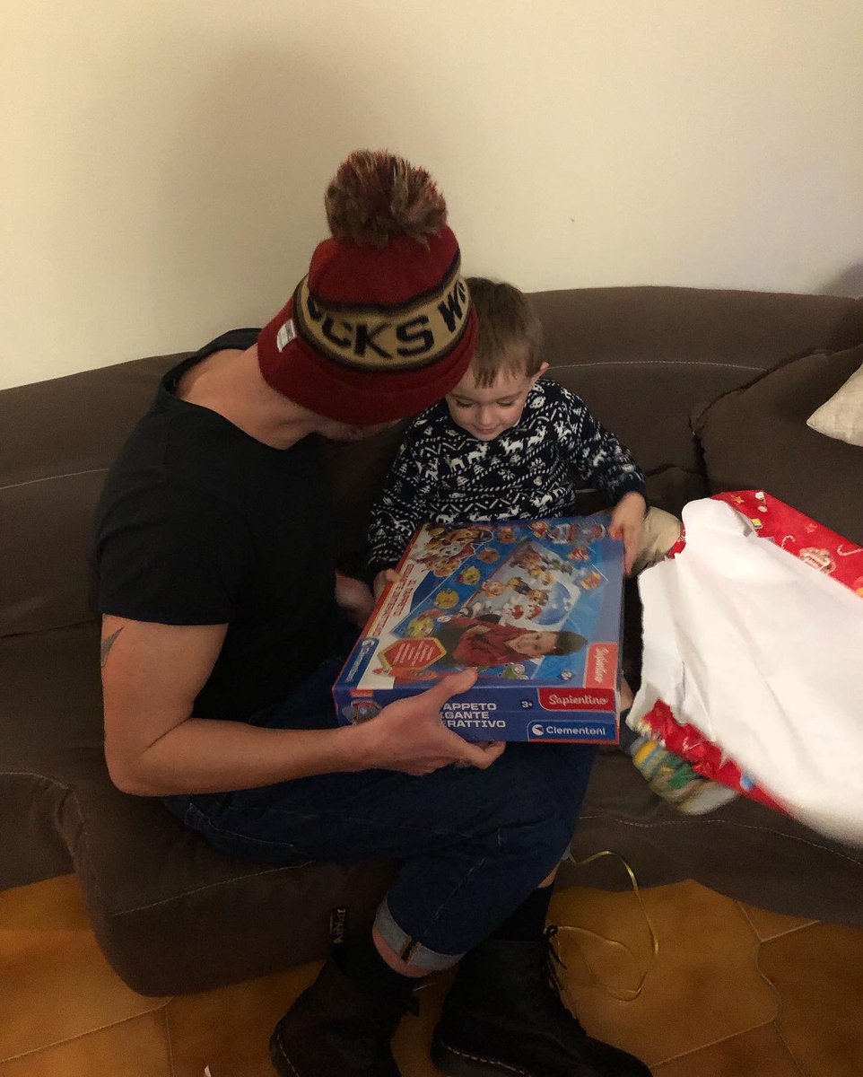 mattOliver___'s tweet photo. #HappyChristmas my little champion.💙🎄 https://t.co/karSUik9B8