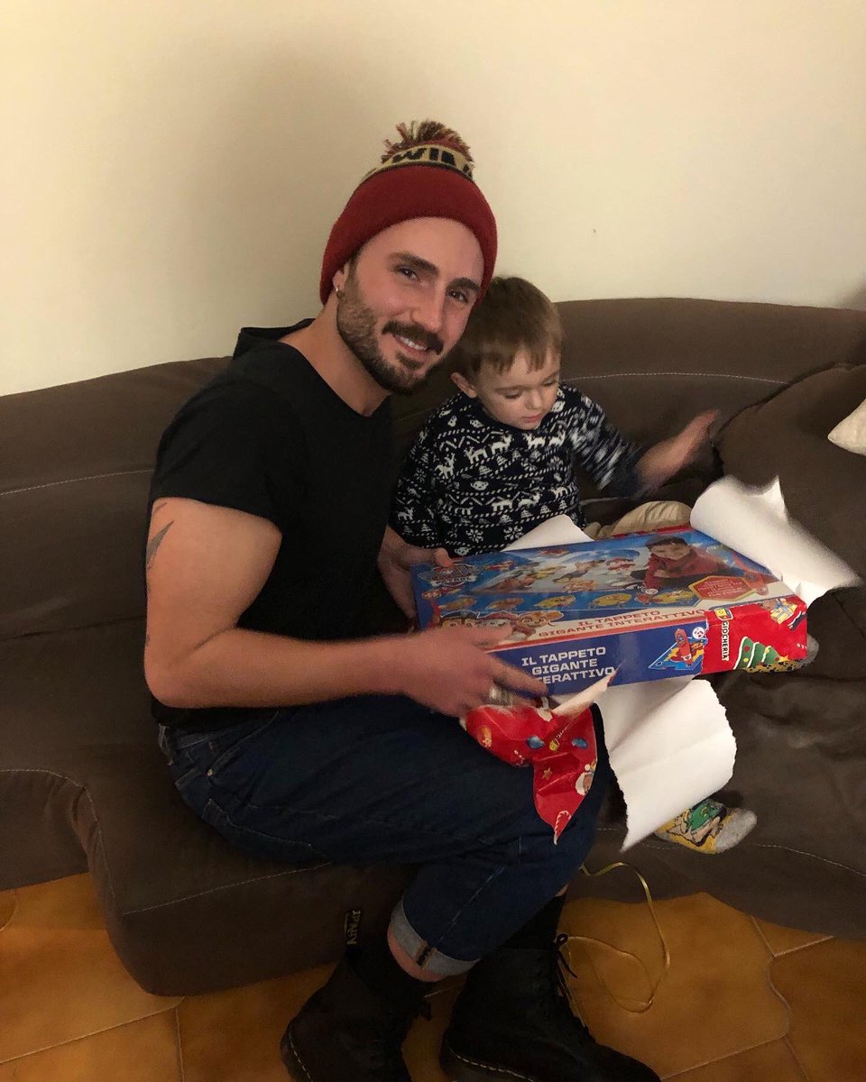 mattOliver___'s tweet photo. #HappyChristmas my little champion.💙🎄 https://t.co/karSUik9B8