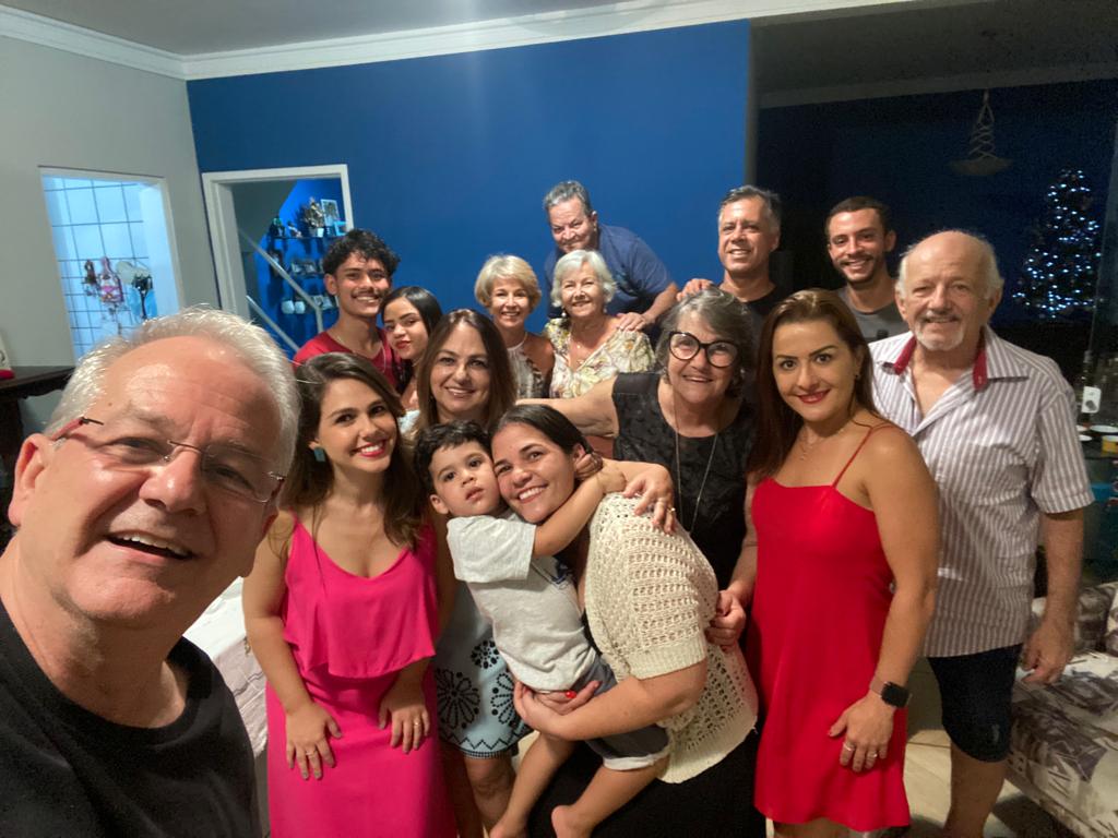 CesarColnago's tweet image. Natal com a família Colnago!🎅🏽
Que possamos viver em comunhão com nossas famílias e amigos! 
Feliz Natal!!!🎄🎄