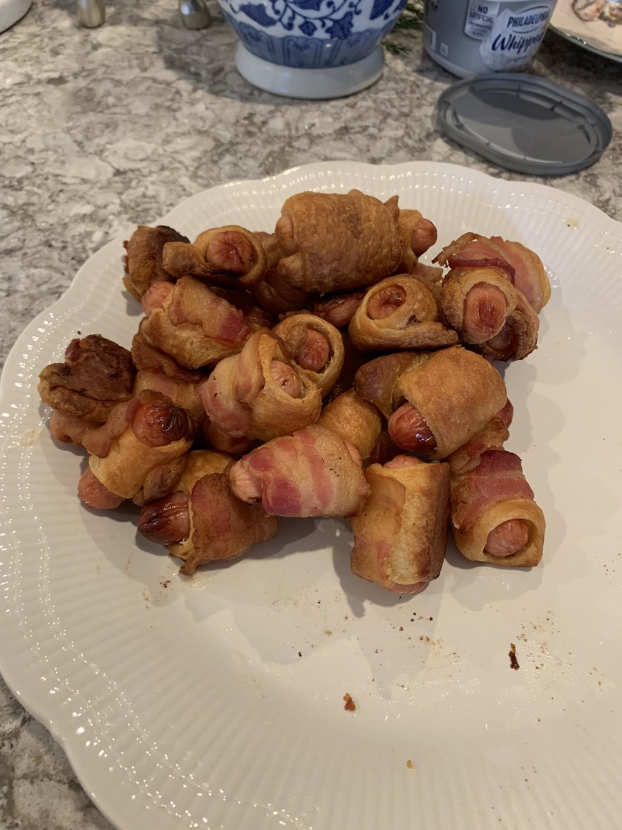 The_Manwich's tweet photo. Have a very merry bacon wrapped #swishmas to you clem @TheClemReport https://t.co/gF19bBpAXm