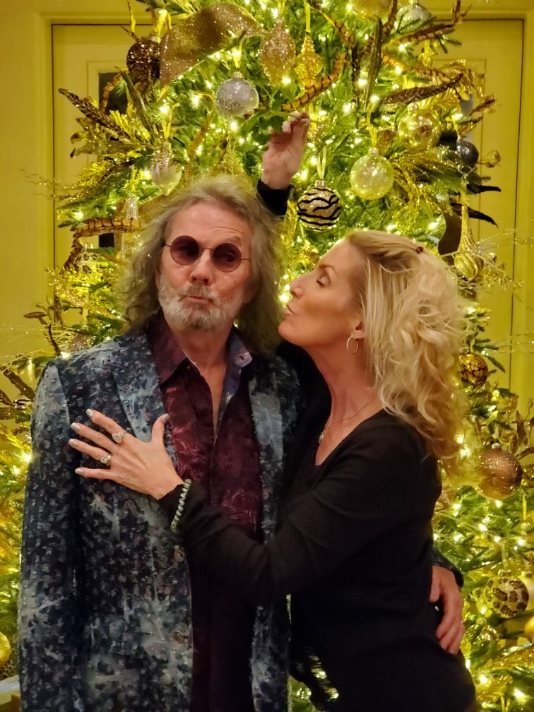Mickey Thomas on Twitter: &ldquo;Merry Christmas!🎄 Gotta love that mistletoe