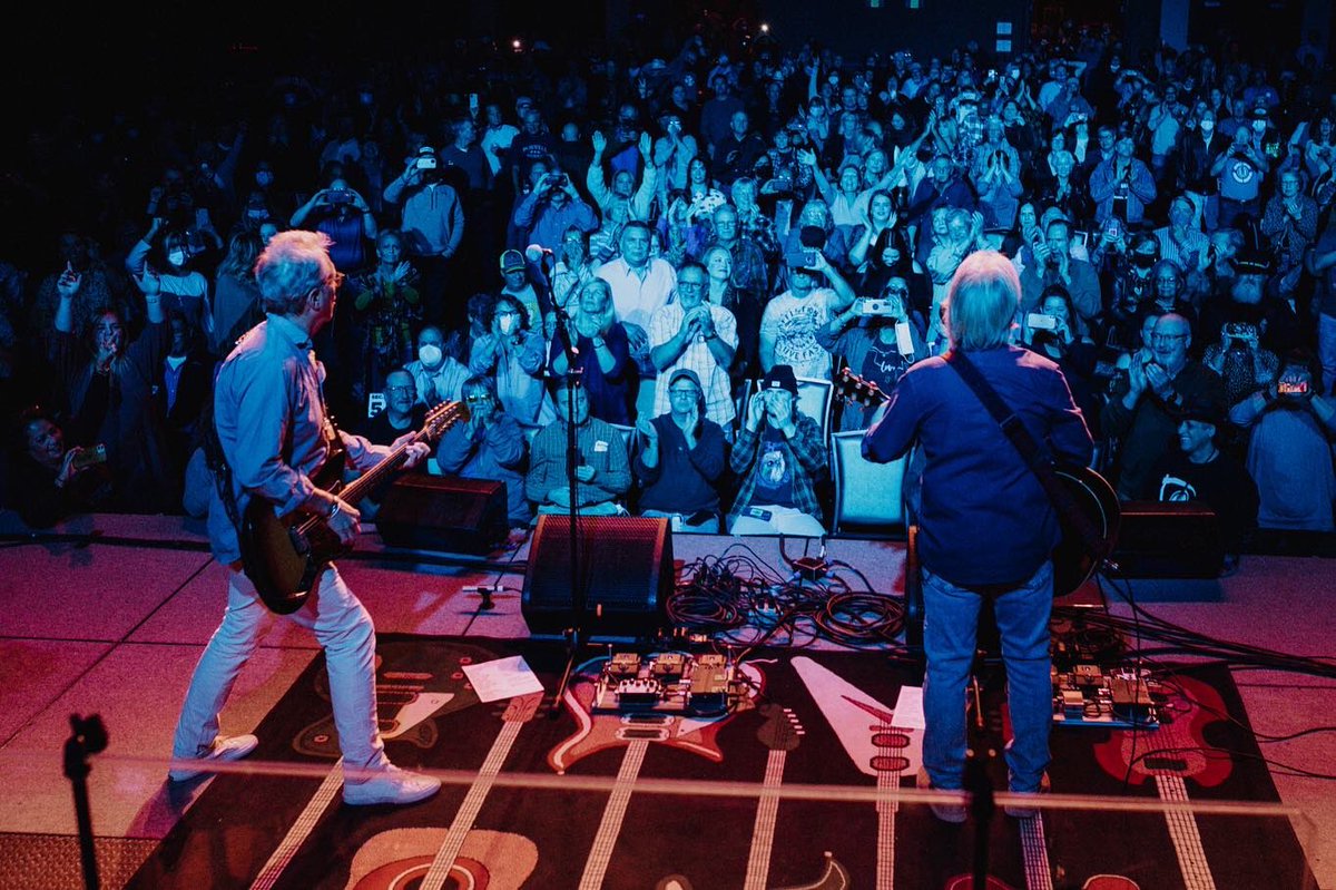americaband's tweet photo. We hope you have a safe and happy holiday! Thank you for such a fantastic year we can all be grateful for. See you soon! ♥️ Team America https://t.co/B6Q9QPWlbz