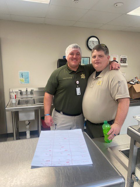Gmantaylor5's tweet photo. We had a fantastic time this morning preparing and serving lunch for the tremendous CCSO staff working on this Christmas day. #ccsostrong https://t.co/dlaymizPKx
