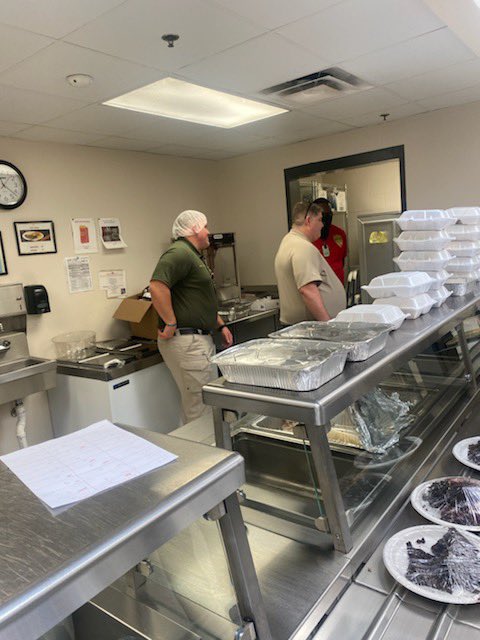 Gmantaylor5's tweet photo. We had a fantastic time this morning preparing and serving lunch for the tremendous CCSO staff working on this Christmas day. #ccsostrong https://t.co/dlaymizPKx