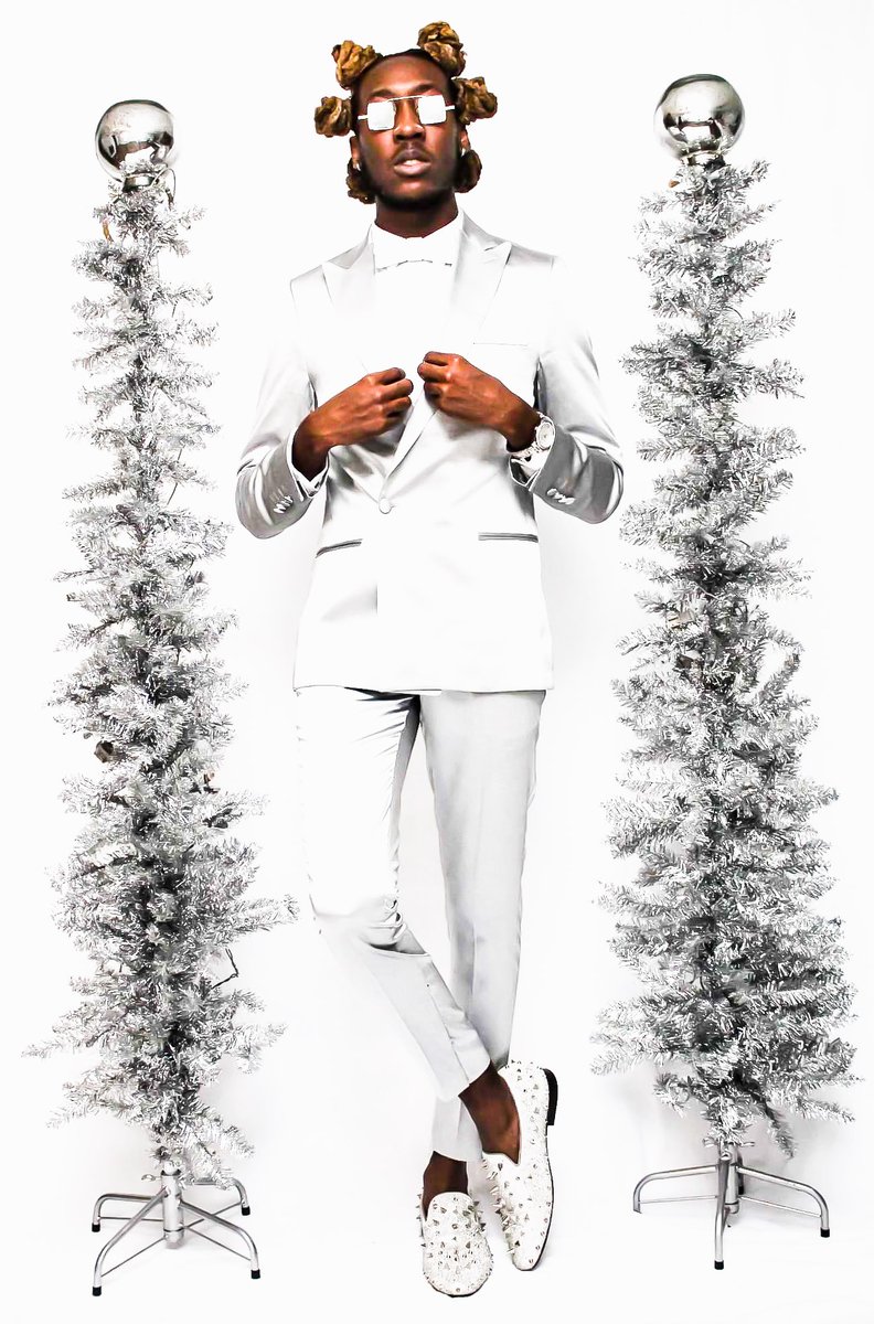 dewon_3's tweet photo. "I'm dreaming of a chrome Christmas" ⛄❄
•
•
📸 | @officialamirac
• • •
Happy Birthday Jesus and Merry Christmas to all! 😇🙏🏾
•
•
•
#MyAsu #BamaState #DATD #DATDTalentAgency #DewonTheDancer #MerryChristmas #HappyBirthdayJesus #ChromeChristmas https://t.co/AlXme84tjt