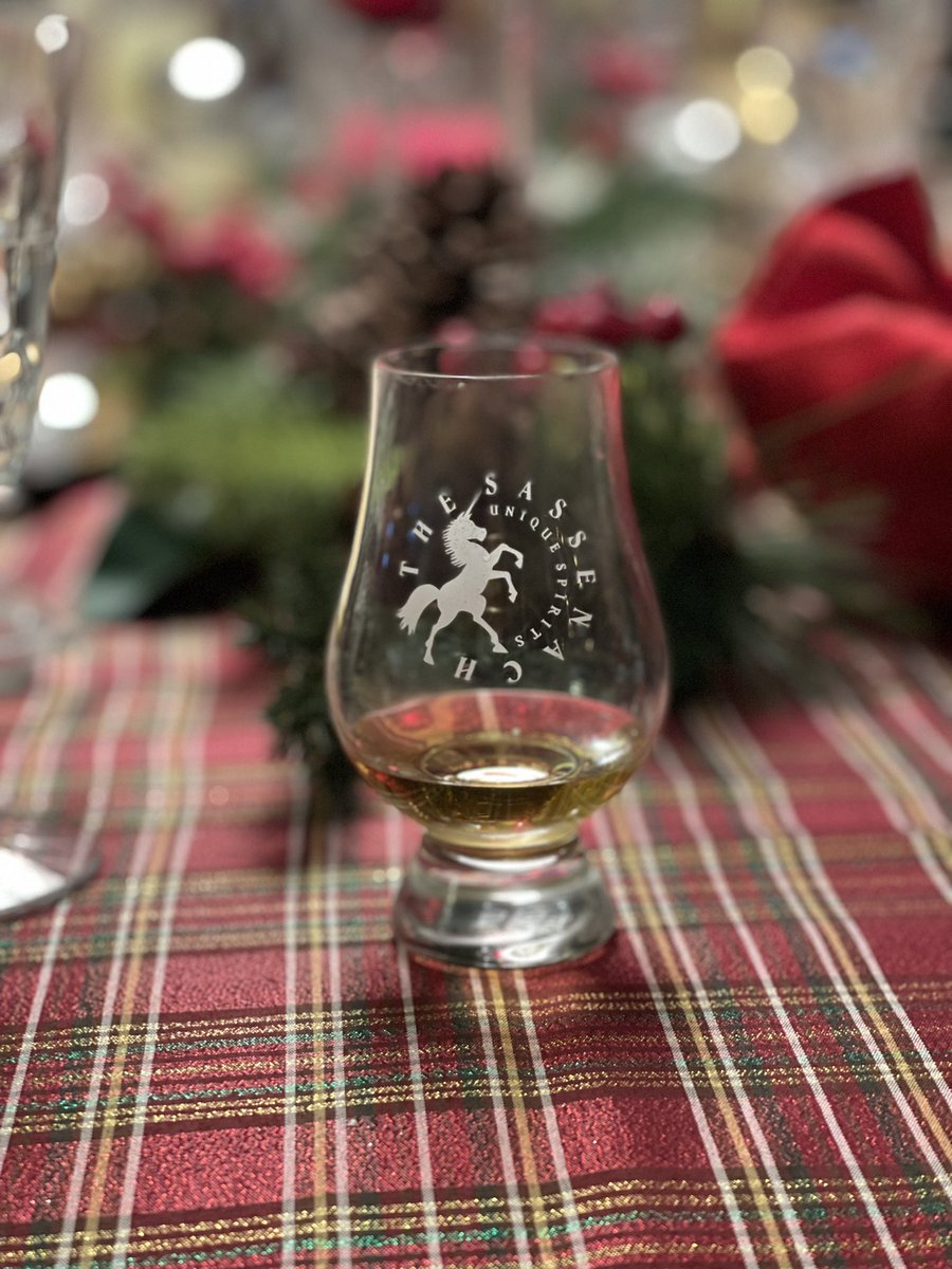 jamiefan19's tweet photo. Wishing everyone a Very Merry Christmas and a Happy and Health New Year! Safe safe out there!! @SamHeughan @SassenachSpirit @GreatGlenCo @MyPeakChallenge https://t.co/LUcFP8AFAj