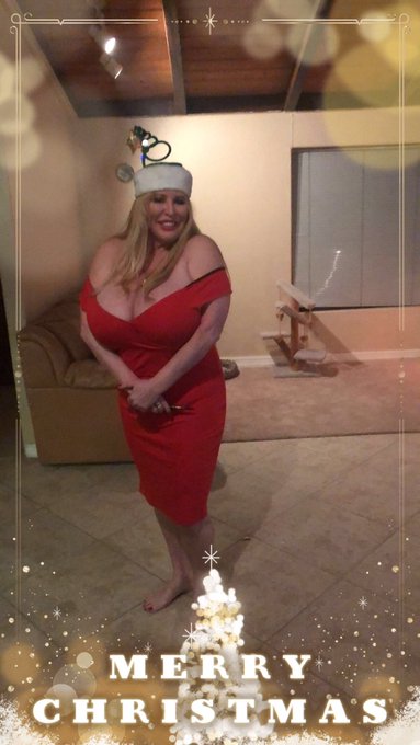 Merry Christmas to everyone. Hope everybody&rsquo;s holiday season is fabulous. Don&rsquo;t forget my birthday is<a href="/tag/europedichan"class="tags"><span>#europedichan</span></a>
