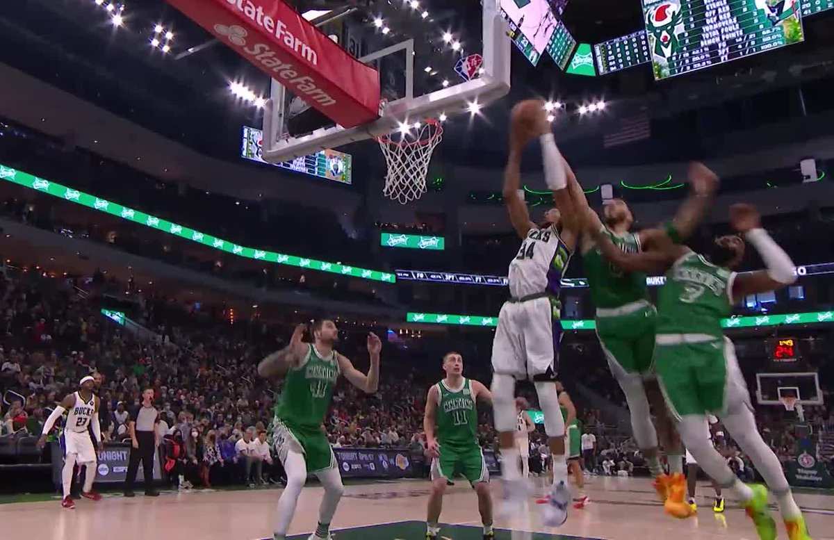 BleacherReport's tweet photo. Jaylen Brown got a chipped tooth after this apparent elbow from Tatum 😬 https://t.co/QHflLkbh1E