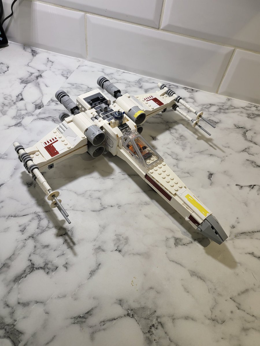 Captain_Cuddle's tweet image. Never to old for a bit of Xmas lego building 🤣 merry Christmas folks ❤