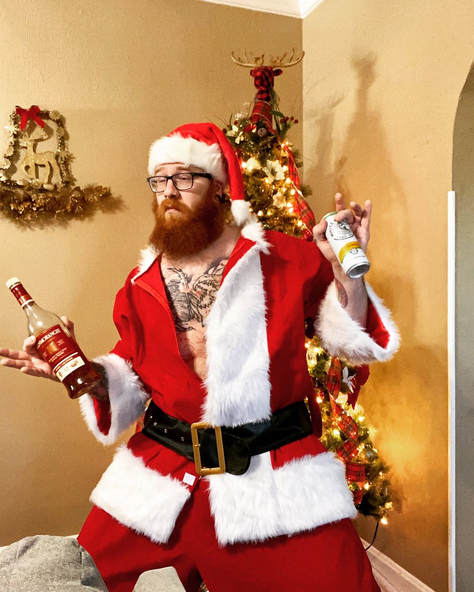 BaddieStreams's tweet photo. MERRY CHRISTMAS FROM YOUR ONE AND ONLY BADDDD SANTA. 

Lets have a good day. https://t.co/v76jkJO3Fh