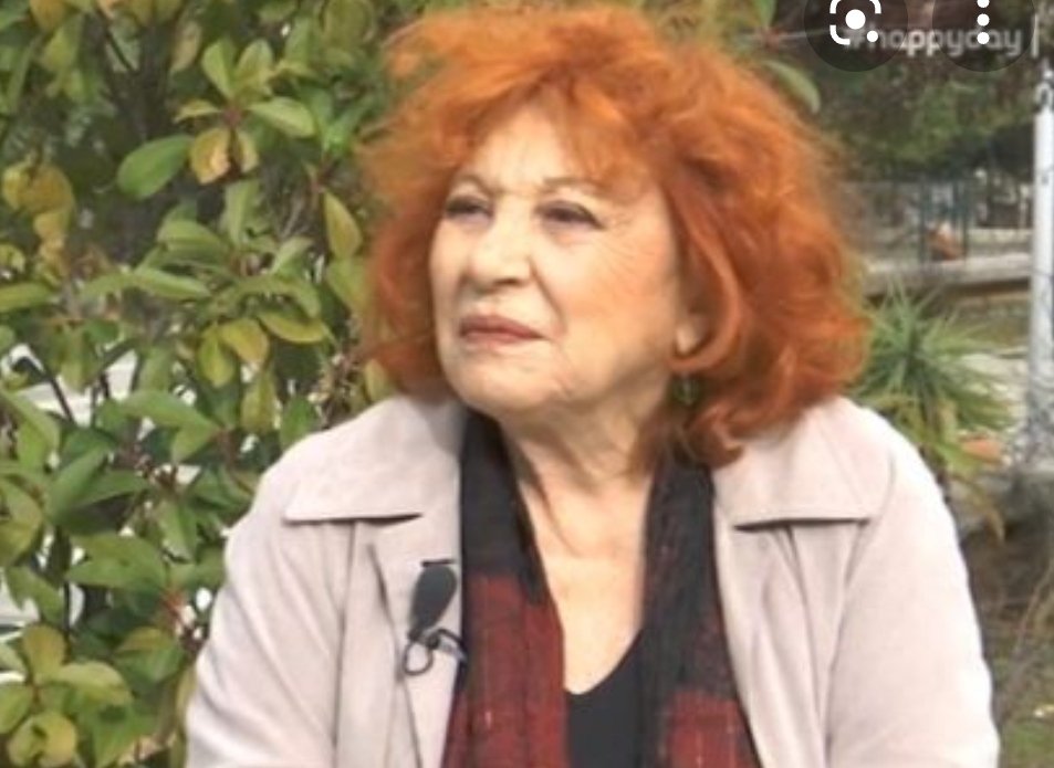 ts_elli's tweet photo. Ποιος είναι ο καλεσμένος; δεν τον ξέρω #j2us https://t.co/U5ETZghPc5
