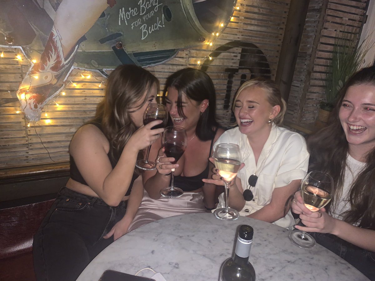 avamackay_'s tweet photo. happy bday @KathrynMeddings !! hope you’ve had the best day n let’s get drunk soon😈😈 mibs not tbar next time xx love ya❤️ https://t.co/ftKf8TDyR5