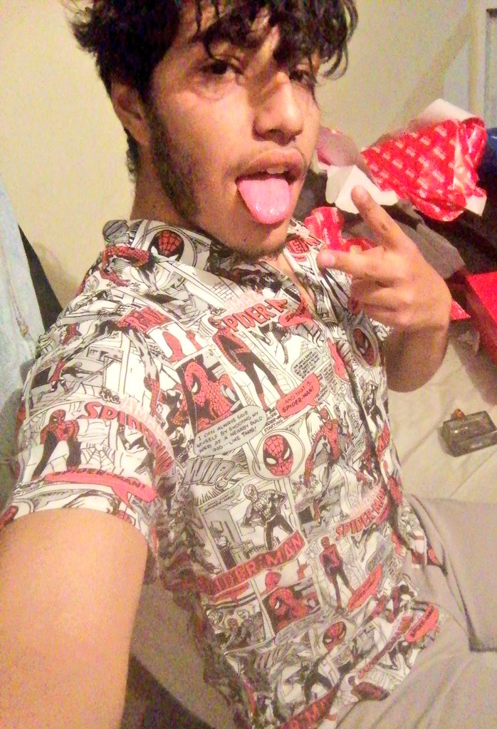 Pasando navidad con mi camisa de THE AMAZING SPIDERMAN
Apoyando #MakeTASM3 y regrese ANDREW GOD