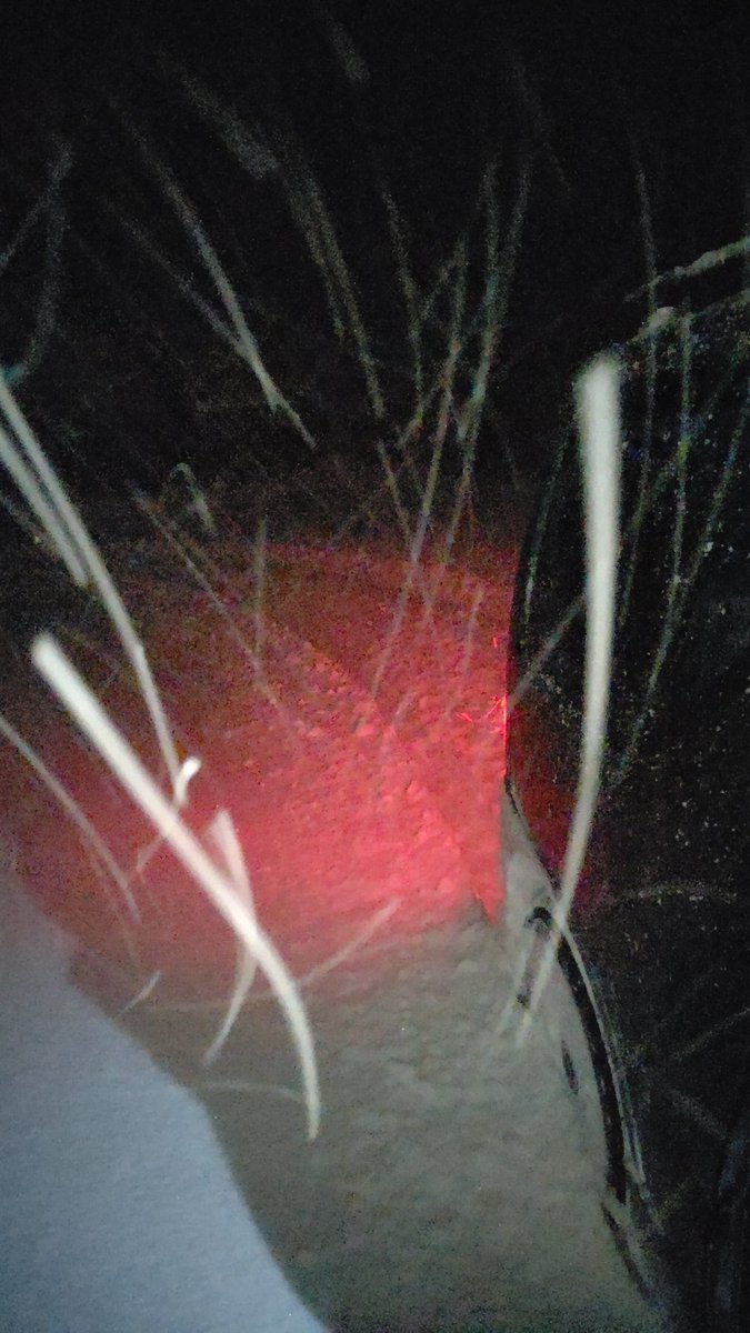 kanp287's tweet photo. 帰宅中、今年も先行していた除雪車に道を譲られた(煽ってない)ので、ありがたく新雪を楽しませて貰いました⛄️

#JB23W
#ジムニー https://t.co/Xc6X4eGYQ5