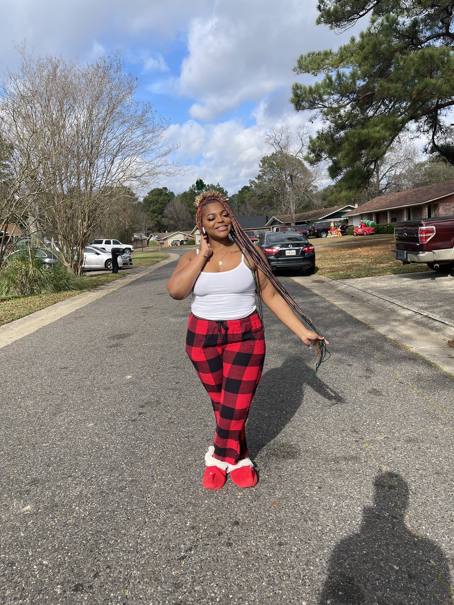 __callmemari__'s tweet photo. Merry Christmas from mine to yours❤️ https://t.co/z88B7bFW79