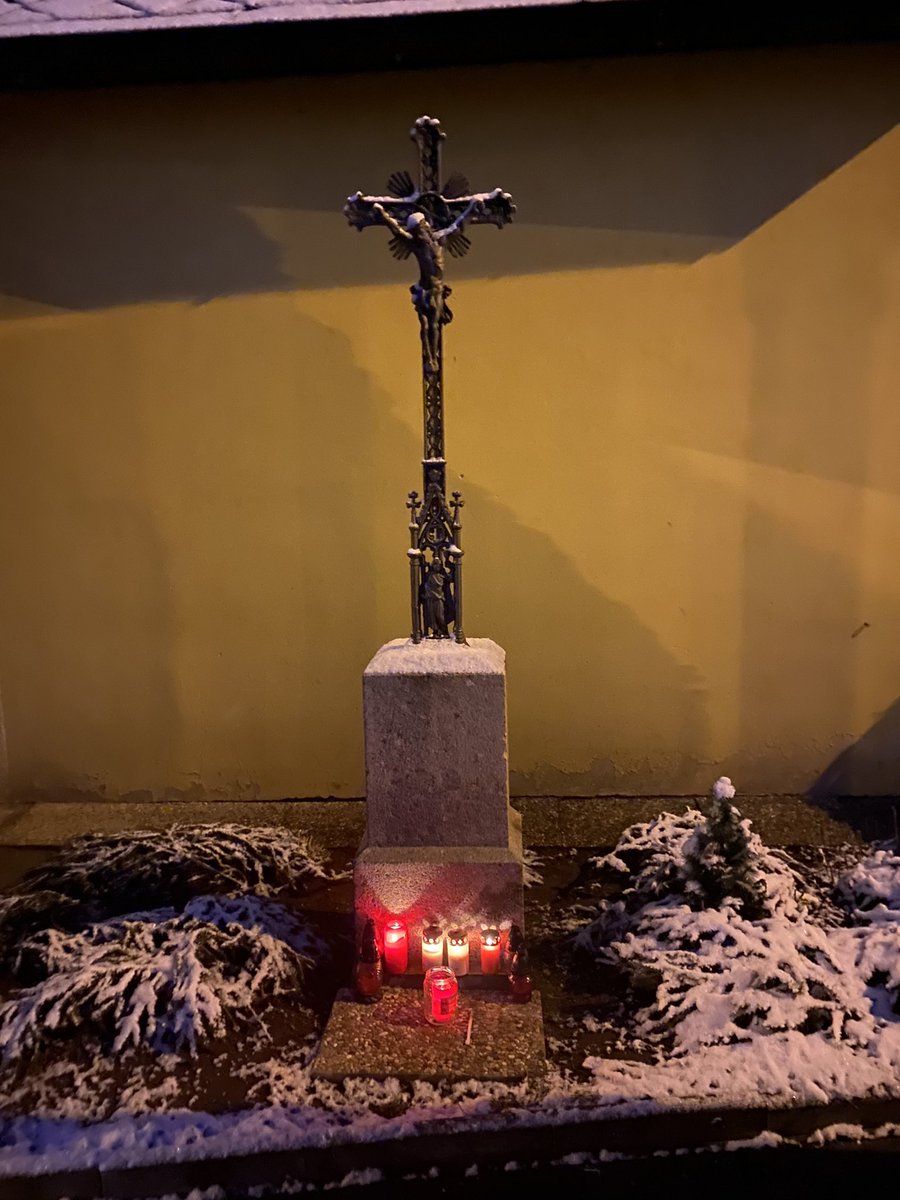 LenkaDolezalov3's tweet photo. 🎄Mám moc ráda vánoční kostely. Vůni kadidla, jehličí, svíčky a betlémy... A k tomu i Betlémské světlo... #ticho #spocinuti #pokoj https://t.co/HFvwH7eBid