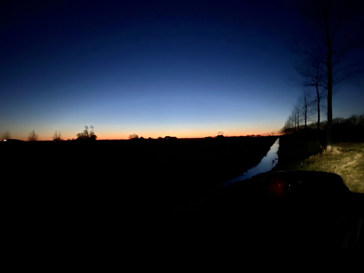 BertPost1966's tweet photo. #zonsondergang #zuidhorn #hoendiep #1ekerstdag https://t.co/MO36iTN4kD