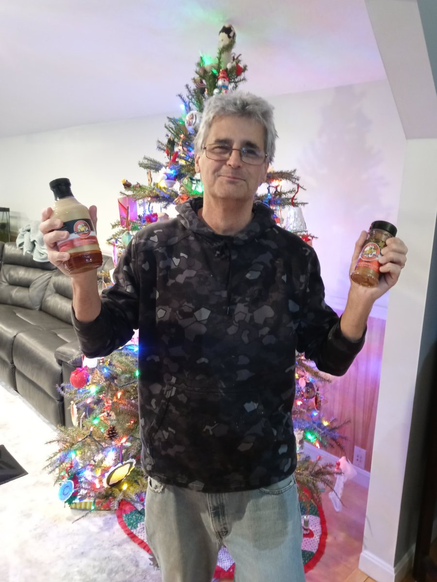 chickenlous's tweet photo. If you didn't get our honey mustard or TKO seasoning salt under your tree this year, your friends and family don't really love you π
Merry Christmas from our family to yours! π
π
#honeymustard #tkoseasoningsalt #chickenlous #bestcluckingsauce #merrychristmas #happyholidays https://t.co/DtijYyIyXP