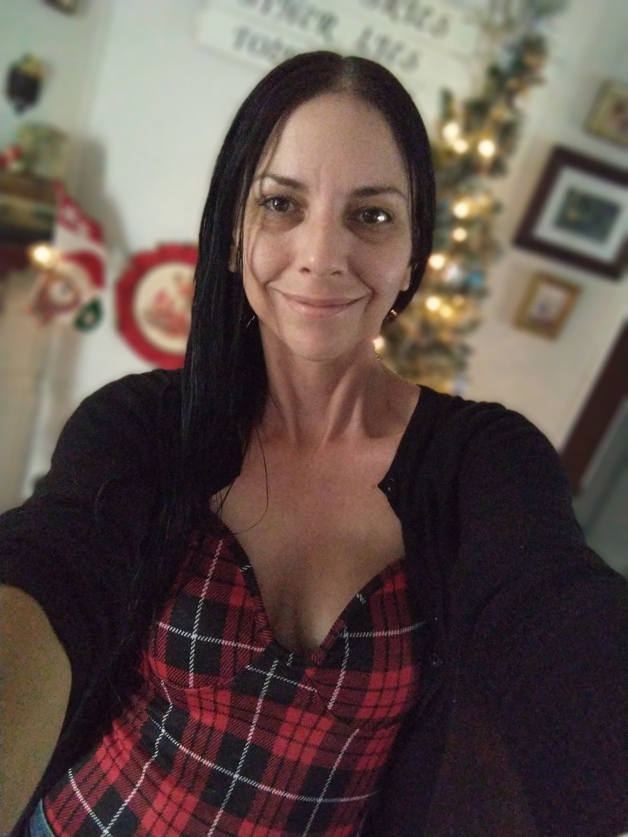 FL_Amanda_'s tweet photo. Merry Christmas 🎄🎄 Hope you all have a wonderful day #Christmas2021 #MerryChristmas2021 #TimeForDrinks # https://t.co/14X00b7ls3