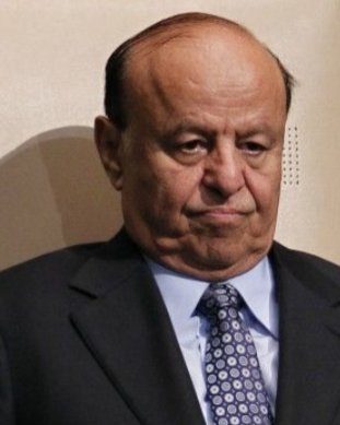 كيف تتوقعون من اصلع لايدخل الحمام الا بإذن وتريدون منه اتخاذ قرار مع الشعب ومخالف لمن يمسكون طوقة