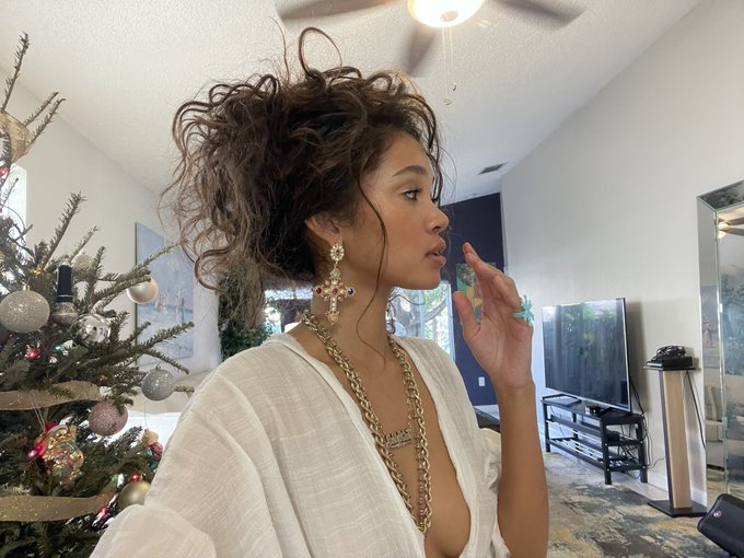 Merry Christmas 💖 https://t.co/t6X1F5MKlH